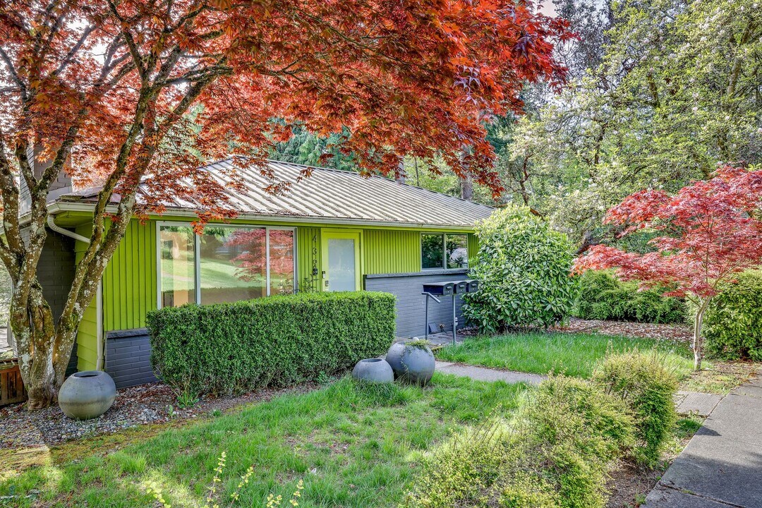 439 Brien Dr SE-Unit -1 in Bainbridge Island, WA - Building Photo