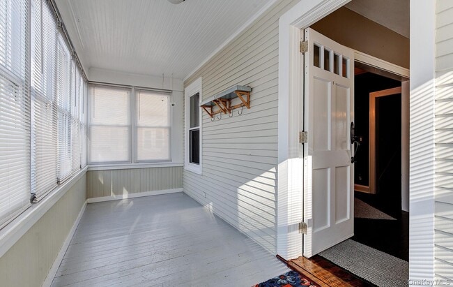 256 Nassau Rd in Huntington, NY - Building Photo - Building Photo