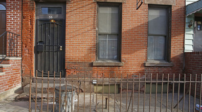 35 Garnet St in Brooklyn, NY - Building Photo - Building Photo