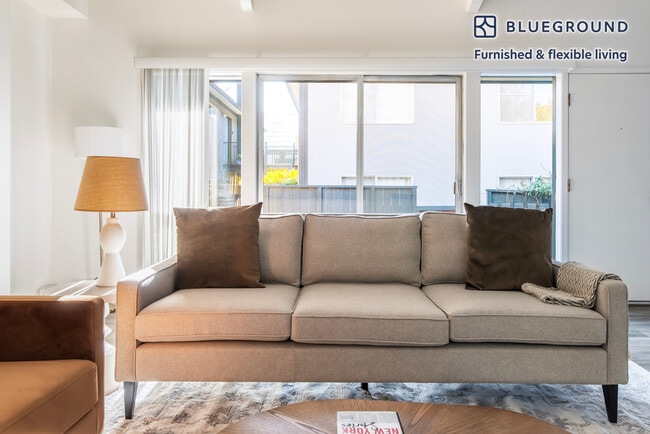 801 Middlefield Rd in Palo Alto, CA - Building Photo - Building Photo