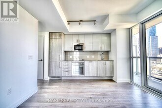 77-1677 Mutual St in Toronto, ON - Building Photo - Building Photo