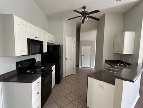 3614 N Tower Cir in Fayetteville, AR - Foto de edificio - Building Photo