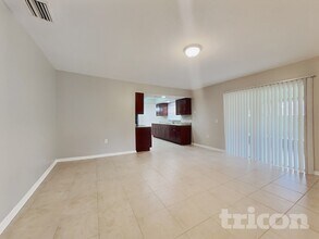 311 E Windhorst Rd in Brandon, FL - Foto de edificio - Building Photo