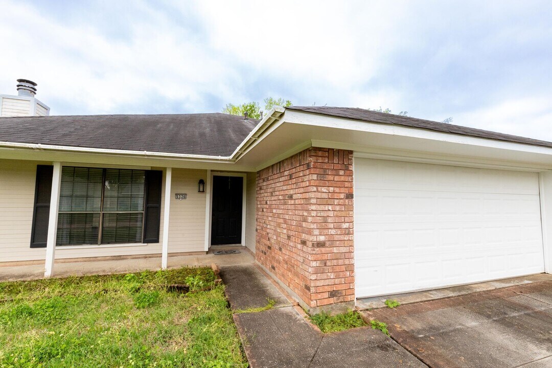 5326 Lauri Ln in Bossier City, LA - Building Photo