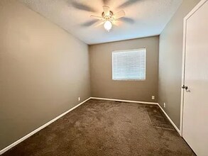 6714 N 110th Ave in Omaha, NE - Building Photo - Building Photo