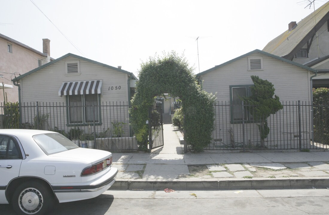 1050 S Berendo St in Los Angeles, CA - Building Photo