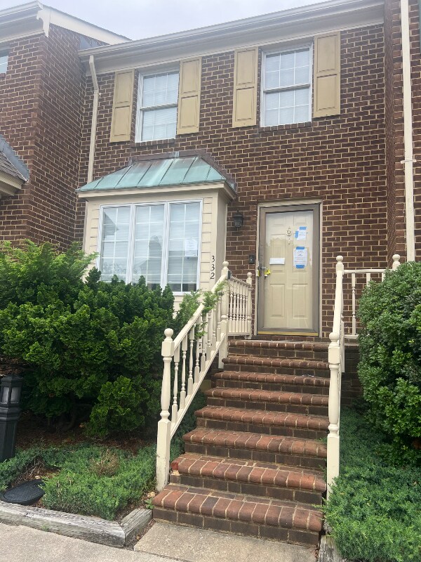 property at 332 Worthington Square