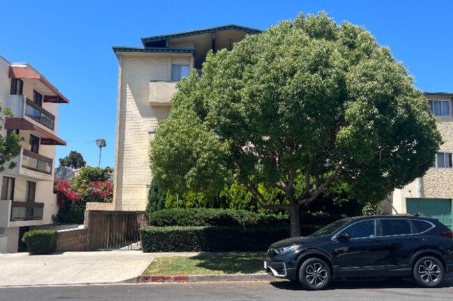 1050 Euclid in Santa Monica, CA - Foto de edificio - Building Photo