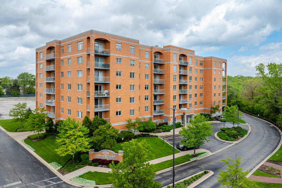 Eagle Point Condominiumns in Niles, IL - Building Photo