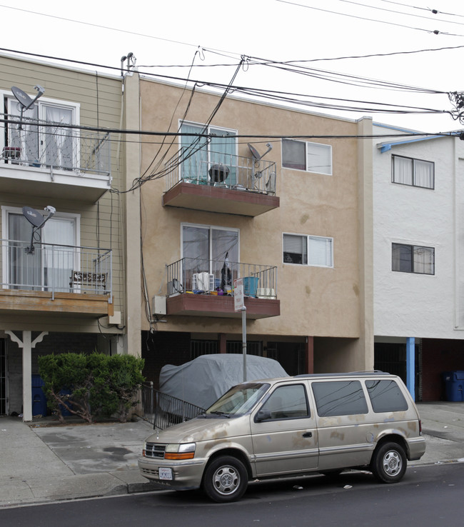 687 Sylvan St in Daly City, CA - Building Photo - Building Photo