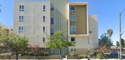 5005 Main St in Los Angeles, CA - Building Photo - Building Photo