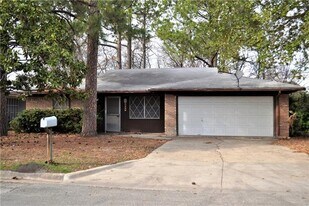 2717 Foxcroft Cir in Denton, TX - Building Photo