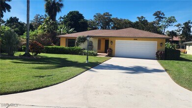 4344 Beechwood Lake Dr in Naples, FL - Building Photo - Building Photo