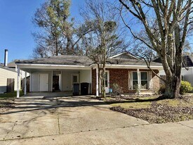 11151 Stanley Aubin Pl in Baton Rouge, LA - Building Photo