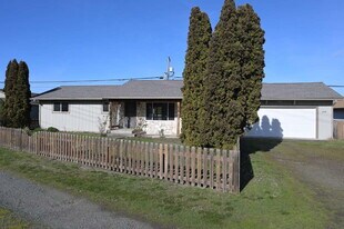 410 W Maple St in Sequim, WA - Building Photo