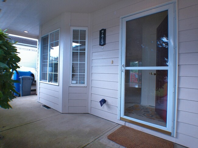 775-KE775 17th St NE in Salem, OR - Building Photo - Building Photo