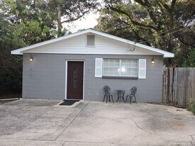 1711-B N 60th Ave in Myrtle Grove, FL - Building Photo