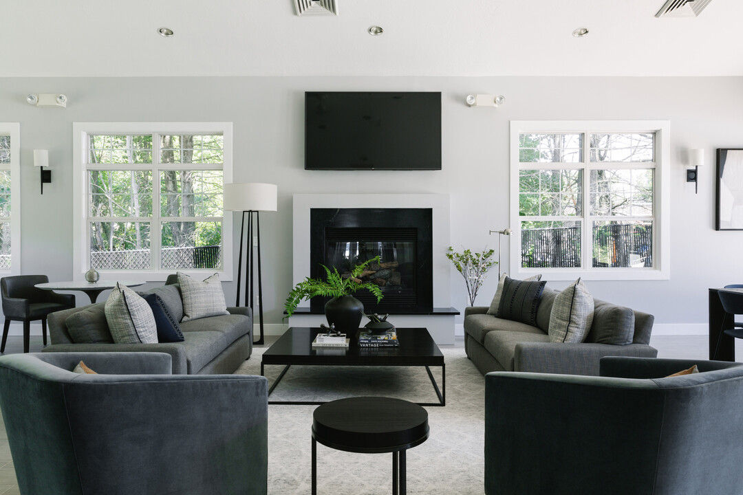 The Enclave at Mansfield in Mansfield, MA - Foto de edificio
