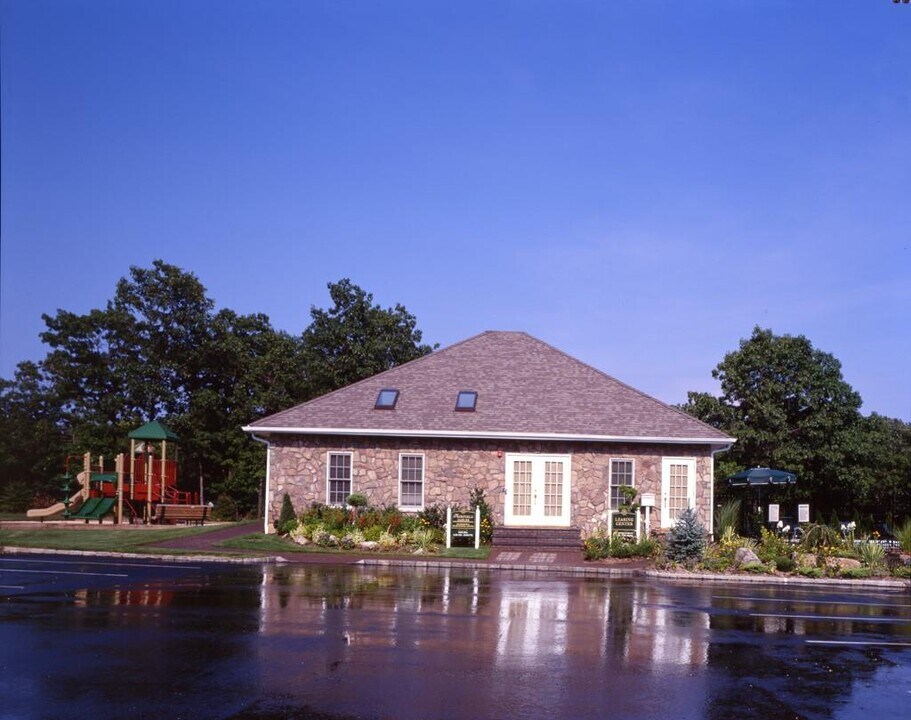 28 Neal Path in Brookhaven, NY - Building Photo