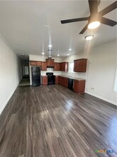 203 Palmwood Dr, Unit B in Victoria, TX - Foto de edificio - Building Photo