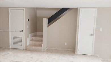 350 Poinciana Island Dr in Sunny Isles Beach, FL - Building Photo - Building Photo