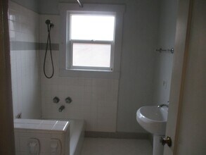 2408 42nd St in Sacramento, CA - Building Photo - Building Photo