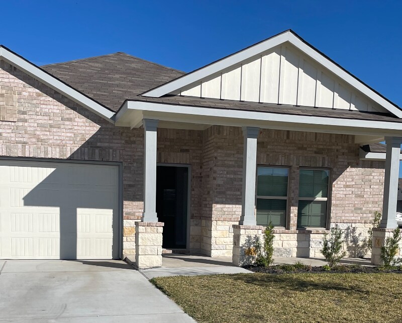 1700 Robinson Dr in Brenham, TX - Building Photo