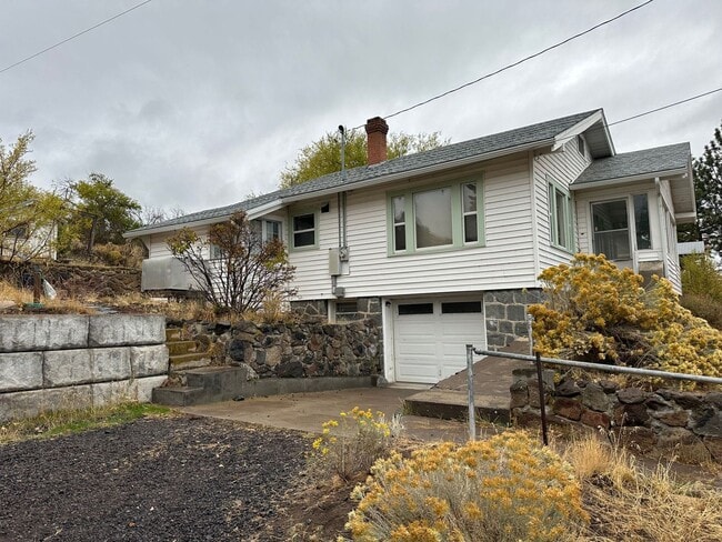 250 S Rogers St in Klamath Falls, OR - Building Photo - Building Photo