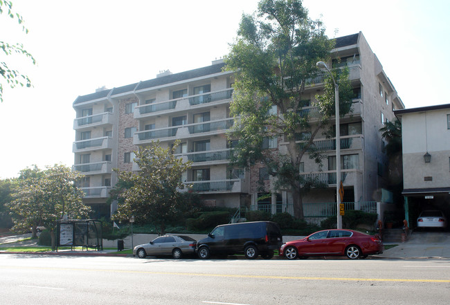 Wellworth Towers Apartments in Los Angeles, CA - Building Photo - Building Photo