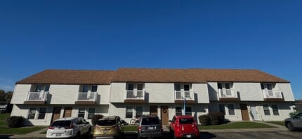 KSU East Townhomes - Student Housing in Kent, OH - Foto de edificio - Building Photo