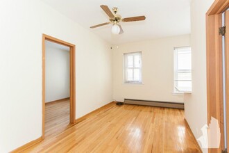 634 W Barry Ave, Unit 635-105 in Chicago, IL - Foto de edificio - Building Photo
