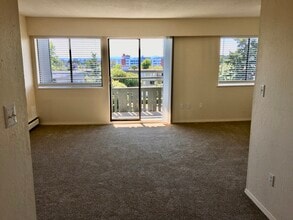 Shalamar Apartments in Victoria, BC - Building Photo - Building Photo