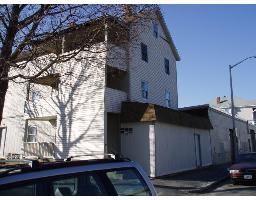 27 Lafayette St in Worcester, MA - Building Photo