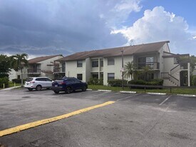 425 NW 210th St in North Miami Beach, FL - Building Photo