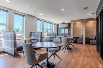 Fifth x Northwest in Columbus, OH - Foto de edificio - Building Photo