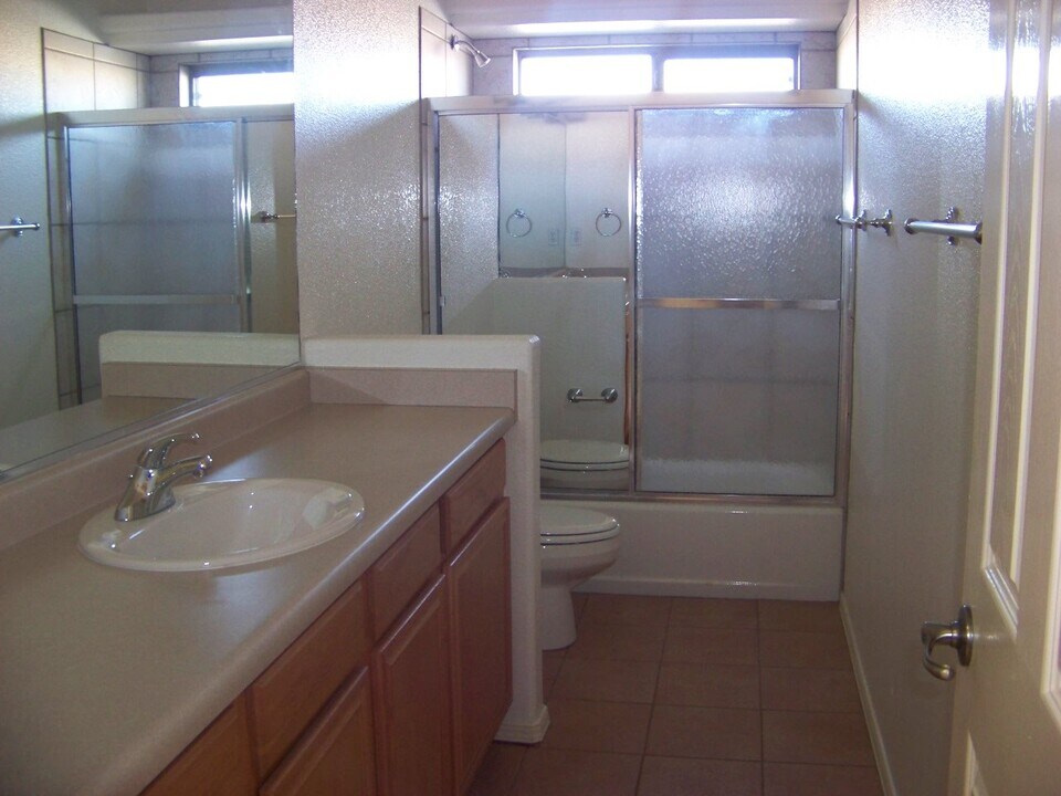 600 Stone Canyon Dr in Las Cruces, NM - Building Photo
