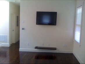 5 Saint Margaret St, Unit 2 in Boston, MA - Foto de edificio - Building Photo