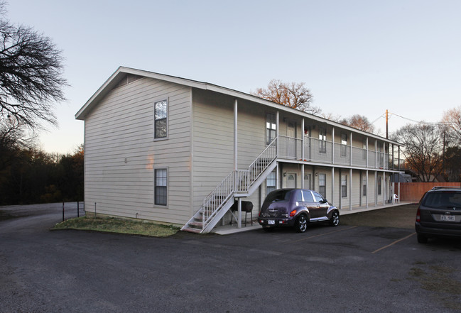 Twin Apartments in Del Valle, TX - Building Photo - Building Photo