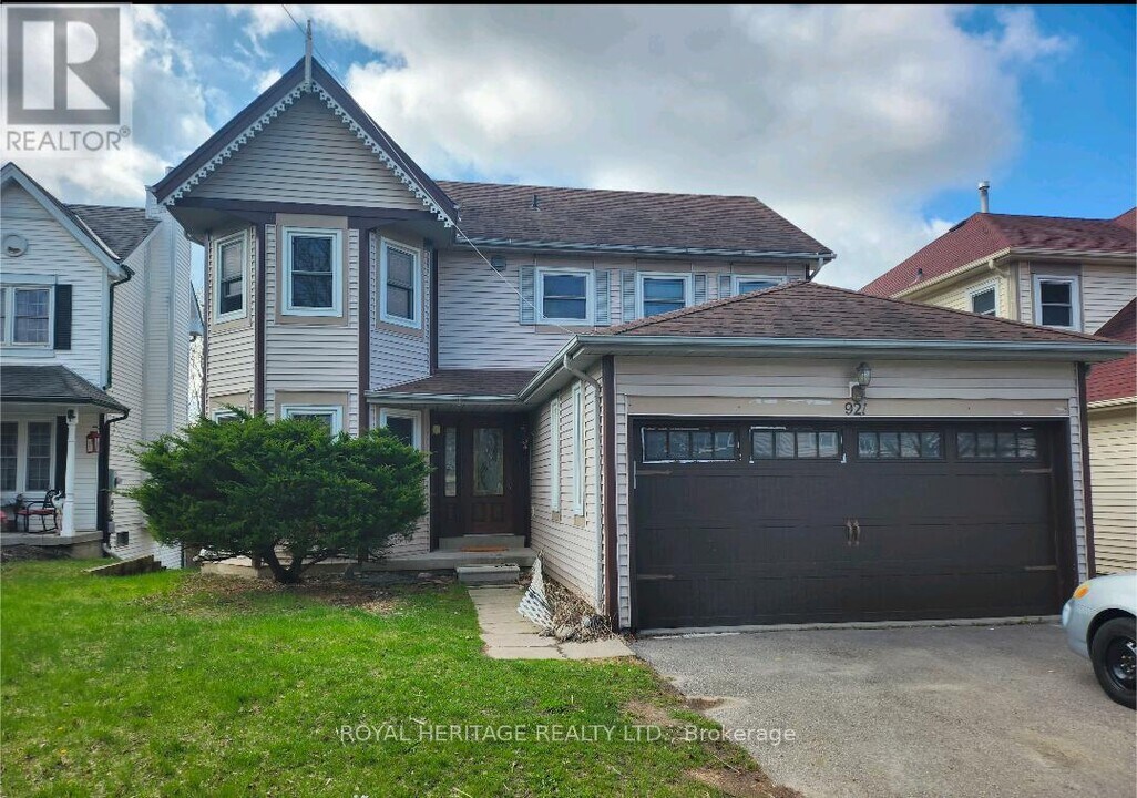 921 Kingsley Ct in Oshawa, ON - Building Photo