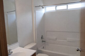 424-426 Brooklawn Ct in Manhattan, KS - Building Photo - Building Photo