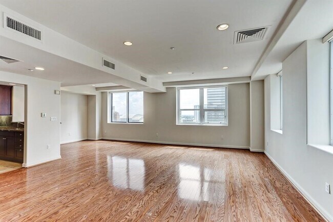 property at 914 Main St