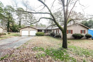 1694 Webb Gin House Rd in Snellville, GA - Building Photo