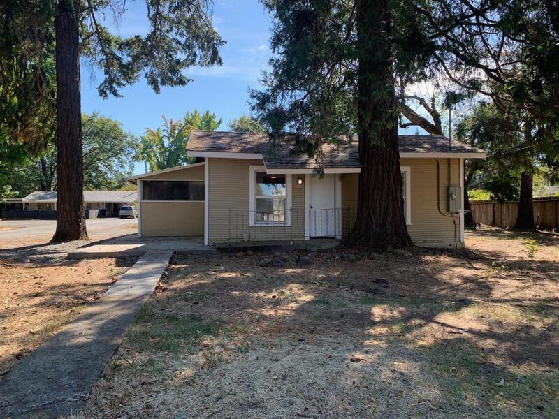1465 Fruitdale Dr in Grants Pass, OR - Building Photo