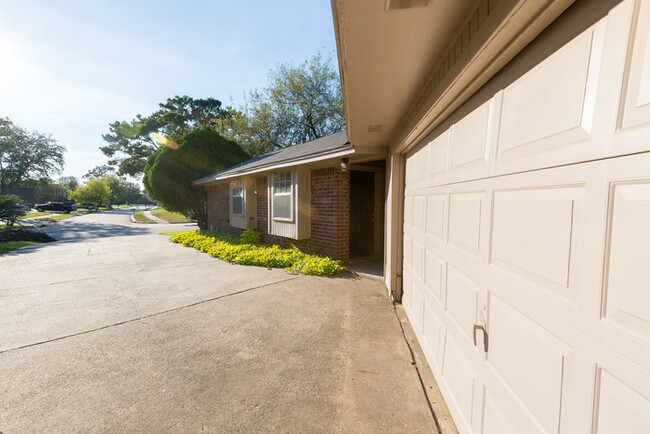 4000 Allenbrook Dr in Baytown, TX - Foto de edificio - Building Photo