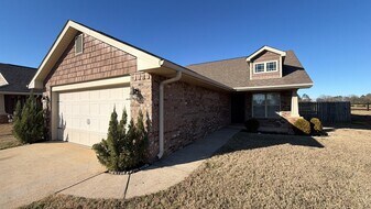 176 Fields Pond Dr in Madison, AL - Building Photo