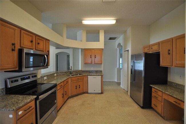 613 Straw Lake Dr in Brandon, FL - Building Photo - Building Photo