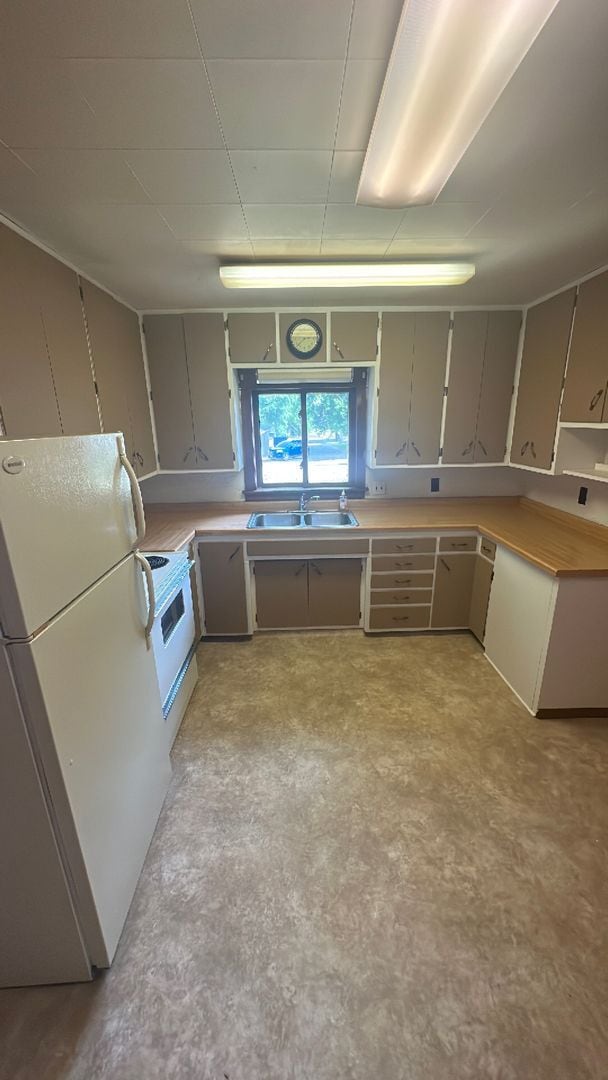 property at 911 2nd Ave NE