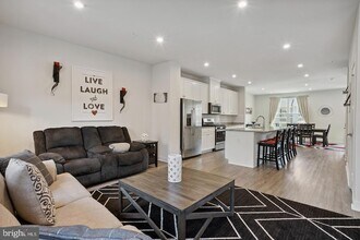 6012 Pecking Stone St in New Market, MD - Foto de edificio - Building Photo