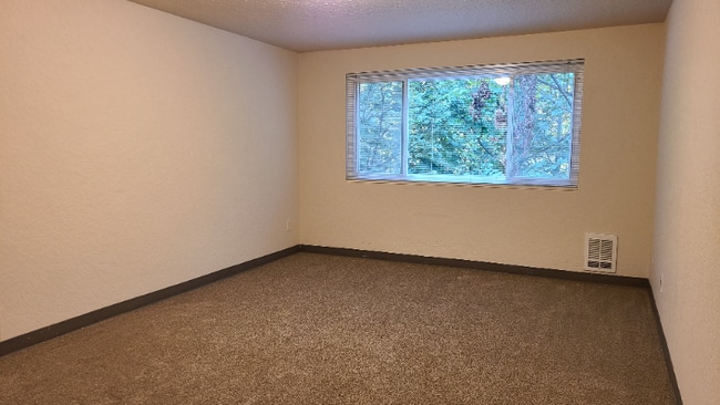 property at 1625 Kent Des Moines Rd