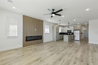 521 N Denley Dr in Dallas, TX - Building Photo - Building Photo